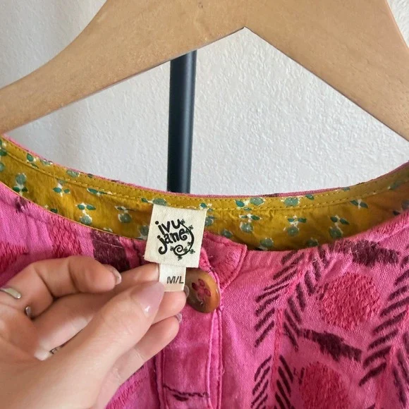 Ivy Jane Pink Embroidered Balloon Sleeve Button Front Cropped Top Womens ML - Picture 3 of 7